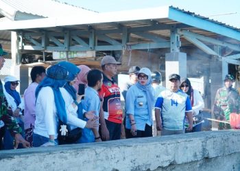 Bupati dan Wabup Barru Turun Pantau Kebersihan TPI, Gotong Royong Jadi Kunci