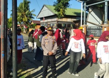 Polsek Mallusetasi Amankan Jalan Santai HUT ke-81 RI di Kelurahan Mallaw
