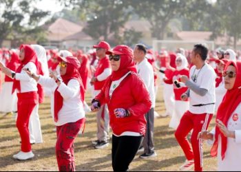 Bupati Barru Ikuti Senam Massal Gelora Merah Putih, Ribuan Warga Antusias Rayakan HUT RI ke-81