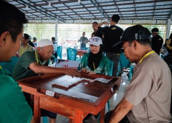 Bupati Barru Tantang Wabup Abustan Adu Domino, Berpasangan dengan Suami