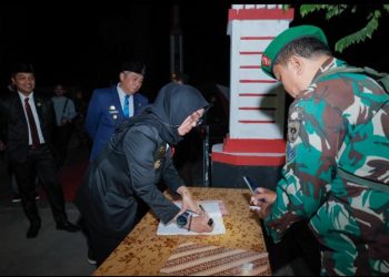 Bupati dan Wabup Barru Hadiri Apel Kehormatan dan Renungan Suci di TMP Sumpang Binangae