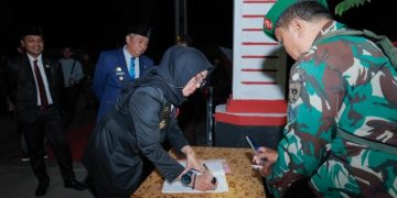 Bupati dan Wabup Barru Hadiri Apel Kehormatan dan Renungan Suci di TMP Sumpang Binangae