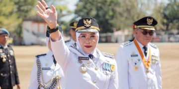 Khidmat Upacara HUT ke-81 RI di Barru, Bupati Andi Ina Pimpin Pengibaran Sang Merah Putih