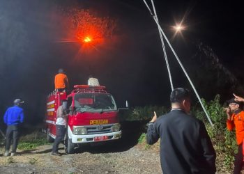 Polsek Tanete Rilau Bersama Tim Gabungan Padamkan Karhutla di Dusun Aroppoe, Dua Hektare Lahan Berhasil Dikendalikan