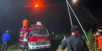 Polsek Tanete Rilau Bersama Tim Gabungan Padamkan Karhutla di Dusun Aroppoe, Dua Hektare Lahan Berhasil Dikendalikan