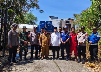 Gerak Cepat Aparat Tangani Kebakaran Pohon Bambu di Jalan Anggrek Barru