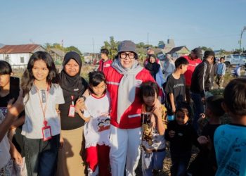 Bupati Barru Ajarkan Kejujuran dan Disiplin kepada Anak-anak di Tengah Operasi Kemanusiaan Kekeringan