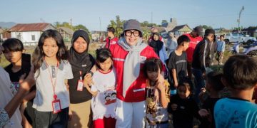 Bupati Barru Ajarkan Kejujuran dan Disiplin kepada Anak-anak di Tengah Operasi Kemanusiaan Kekeringan