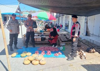 Jaga Kamtibmas, Polsek Soppeng Riaja Gelar Patroli Dialogis di Pasar Mangkoso