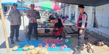 Jaga Kamtibmas, Polsek Soppeng Riaja Gelar Patroli Dialogis di Pasar Mangkoso