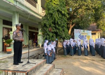 Police Go To School, Kasat Lantas Polres Barru Edukasi Pelajar SMA Negeri 1 Barru tentang Keselamatan Berlalu Lintas