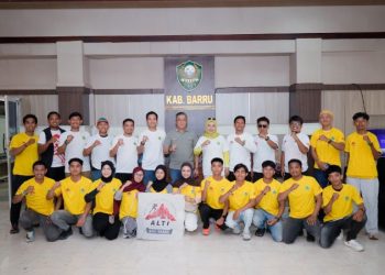 Wabup Abustan Lepas Kontingen ALTI Barru ke Eksebisi Porprov Sulsel di Maros