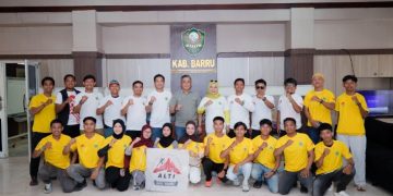 Wabup Abustan Lepas Kontingen ALTI Barru ke Eksebisi Porprov Sulsel di Maros