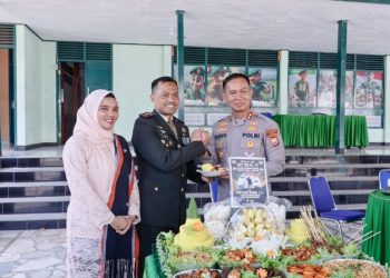 HUT ke-81 TNI, Kapolres Barru Sambangi Kodim 1405/Parepare Bawa Tumpeng