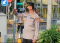 RESPONS CEPAT DAN PEDULI KESELAMATAN, KAPOLRES BARRU TURUN LANGSUNG ATUR LALU LINTAS PAGI HARI DAN BAGIKAN MASKER KEPADA PENGENDARA