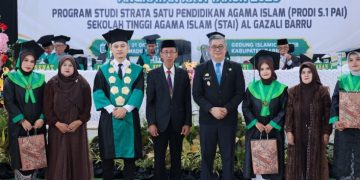 Wabup Abustan Hadiri Wisuda STAI Al-Gazali Barru, Pesan Lulusan Terus Belajar dan Berkontribusi bagi Masyarakat